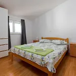 Apartament Cozy In With Wifi Maslenica