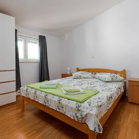 Appartamento Gorgeous In With Wifi Maslenica