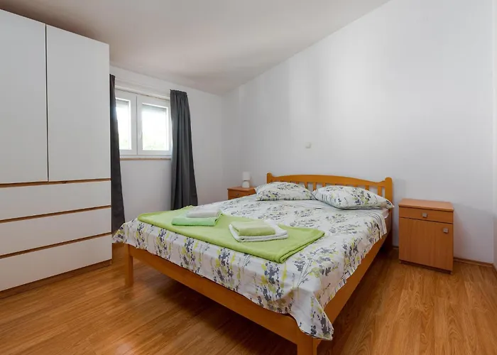 Apartment Cozy In With Wifi Maslenica
